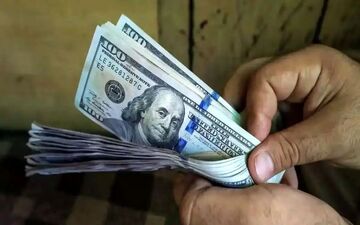 قیمت دلار پشت دیوار ۱۶۲ هزار تومان | وضعیت مبهم مذاکرات، بازار را زمین‌گیر کرد
