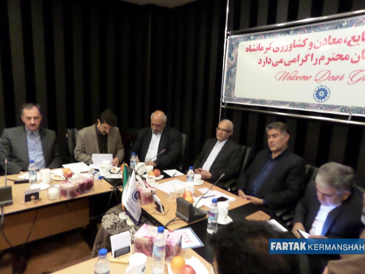 اختصاصی / گزارش تصویری از نشست تشکل های کشاورزی با نمایندگان استان کرمانشاه