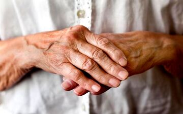 راهکار‌های مقابله با دردهای مفصلی در فصل سرما| موثرترین راه‌ها بدانید