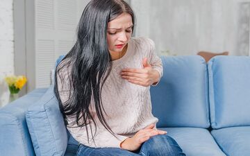 علت اصلی تپش قلب چیست؟ چی بخوریم و از چه غذاهایی باید پرهیز کنیم؟