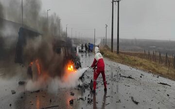 تصادف 2 دستگاه سواری پژو 405 و وانت نیسان سایپا در محور نقده به ارومیه 3فوتی برجا گذاشت