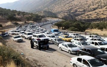 تراکم ترافیکی در محورهای غرب مازندران؛ محور کندوان همچنان مسدود است