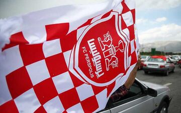 اهتزاز پرچم پرسپولیس در قطب شمال کنار پرچم من‌یونایتد + تصاویر