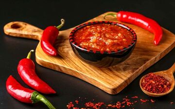 (ویدئو) طرز تهیه رب گوجه و فلفل دلمه‌ای به سبک آشپز ترکیه‌ای