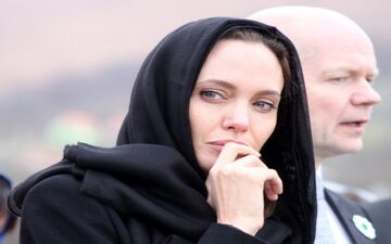 ۱۲+۱ سلبریتی غیر مسلمان با پوشش اسلامی و حجاب+تصاویر