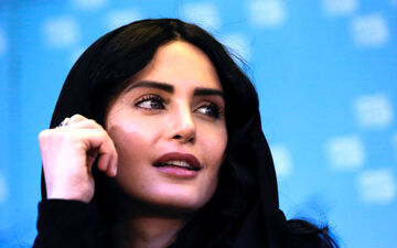 حضور الناز شاکردوست در یک تئاتر