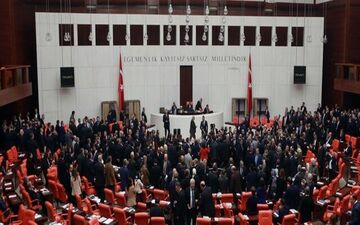 درگیری فیزیکی نمایندگان پارلمان ترکیه بر سر مداخله در ادلب