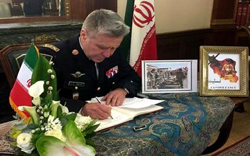 فرمانده آتش‌نشانان پاریس به قهرمانان پلاسکو ادای احترام کرد