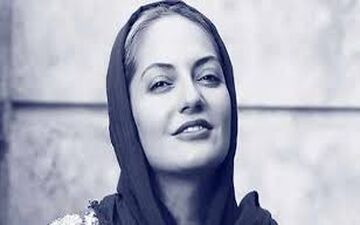  مهناز افشار و دخترش در حال نماز و دعا