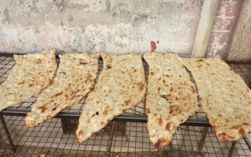 مراحل پخت نان سنگک در نانوایی را ببینید + ویدئو