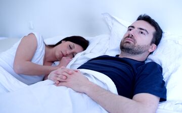 ترشحات سفید واژن در حین رابطه جنسی به چه علت است؟
