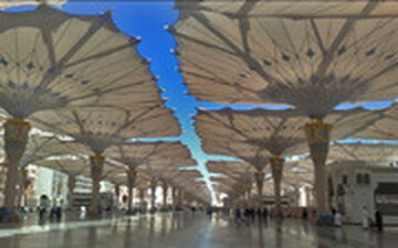  ۲۵۰ چتر غول پیکر برای فرار از گرما در مسجدالنبی 