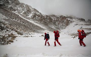  انتقال بقایایی از پیکرهای جانباختگان ارتفاعات دنا 