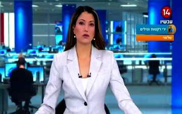 
تصویری عجیب از مجری مسلح تلویزیون اسرائیل!
