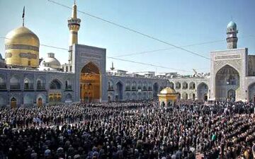اقامه نماز آیات در حرم مطهر رضوی