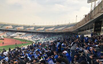 هواداران استقلال رحمتی را تشویق کردند