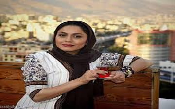 پوشش و میکاپ بیتا عالمی در نمایش نامه خوانی «لاکچری»