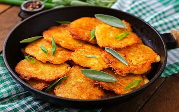 سیب زمینی کریسپی با فرمول مخصوص را این طوری درست کن/ نهار رژیمی و خوشمزه!