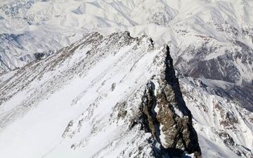 ادامه جستجوی کوهنورد مفقود شده در علم کوه