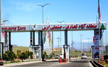 مناطق آزاد؛ محرک اقتصاد یا دروازه واردات/ دستان خالی تولیدکننده از مواد اولیه و ترخیص روزانه تریلی‌های سیگار و موز
