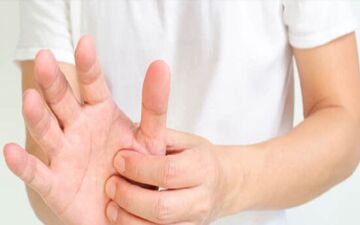 چگونه از انقباض غیر ارادی انگشت شست جلوگیری کنیم؟