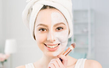 چگونه با مواد طبیعی و خانگی پوست خود را پاکسازی کنیم؟

