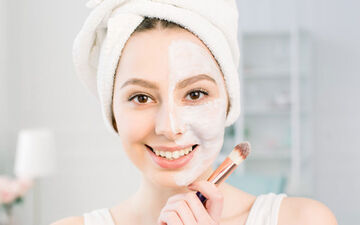 چگونه با مواد طبیعی و خانگی پوست خود را پاکسازی کنیم؟
