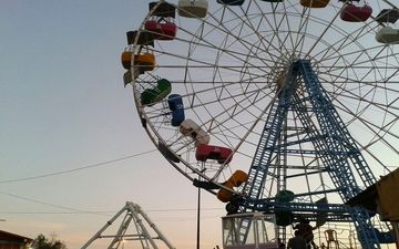 نقص فنی یک چرخ و فلک بزرگ در تهران و حادثه برای ۳۱ سرنشین