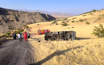 حادثه در منطقه تفریحی دورود؛ واژگونی مینی‌بوس ۱۷ مصدوم برجا گذاشت