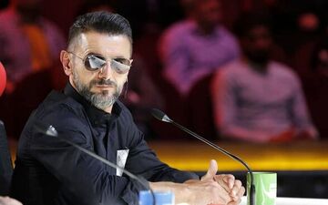داستان امضا دادن امین حیایی در عروسی محمدرضا گلزار چه بود ؟!| امضای امین حیایی عجب سروصدایی کرده!
