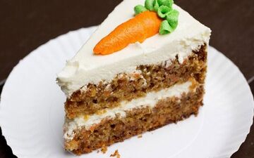 کیک هویج یخچالی؛ دسری خوشمزه و متفاوت برای هر فصل + طرز تهیه