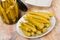 طرز تهیه ترشی بامیه خانگی؛ راز یک ترشی خوشمزه و ماندگار