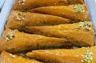 طرز تهیه باقلوا پیتزایی خوشمزه و پسته ای !