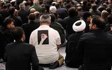 
علت غیبت رهبر انقلاب در حسینیه امام‌ خمینی ( ره) چه بود؟ 