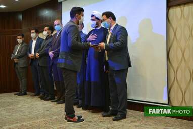 اهدا احکام مدیرکل، اعضای شورهای، مدیران کل و معاونان مرکز گسترش سازمان مقاومتی استان کرمانشاه