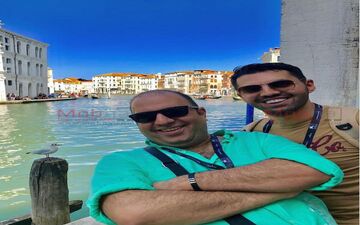 تیپ علی اوجی به همراه پسر مرحوم علی معلم در ونیز (عکس)