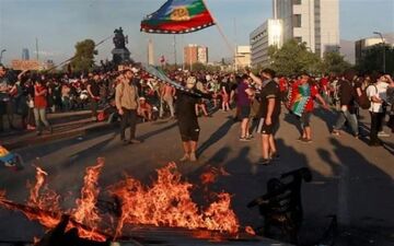  رئیس جمهور شیلی کابینه را منحل کرد/اعتراضات ادامه دارد 