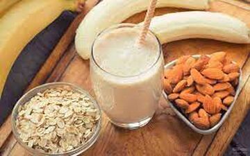 طرز تهیه اسموتی موز و بادام | نوشیدنی متفاوت درست کن!