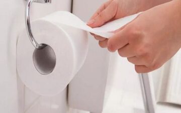 بررسی علمی بهترین حالت ادرار کردن برای آقایان؛ نشسته بهتر است یا ایستاده؟