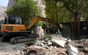 اجرای مرحله سوم تخریب رستوران‌های غیرمجاز در محدوده تاق‌بستان