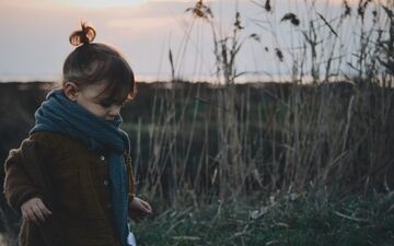 چه لباس‌هایی برای دختر بچه‌ها در پاییز مناسب‌تر است؟

