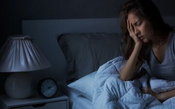 از خواب پریدن در ساعت 3 یا 4 صبح چه دلیلی دارد؟

