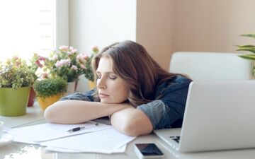 بدن اسیدی چیست؟ چگونه می‌شود فهمید بدن‌مان اسیدی شده است؟