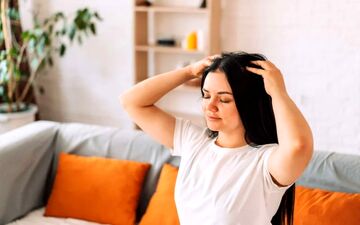 آموزش ماساژ پوست سر برای جلوگیری از ریزش موها