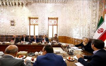 تصویب طرح مبارزه با مفاسد اقتصادی در کمیسیون حقوقی با حضور لاریجانی