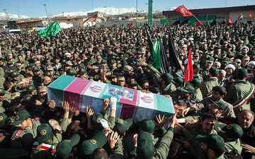 پیکر پاک مادر شهید مدافع حرم در اهواز تشییع شد