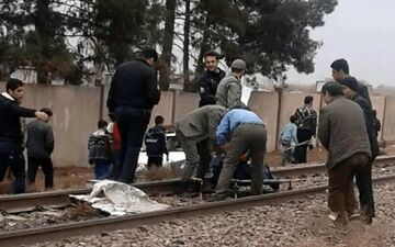 مرگ آنی مرد قائمشهری در تصادف وحشتناک با قطار + فیلم