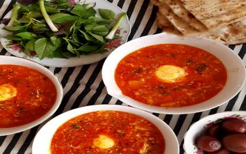 عجله داری، وقت نداری؟ اشکنه تخم مرغ با سیب زمینی درست کن/ ساده و خیلی خوشمزه
