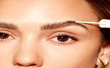 چگونه با ژل ابرو ابروهای خود را زیباتر کنید؟ + نحوه استفاده از ژل ابرو و تفاوت با صابون ابرو و چسب ابرو
