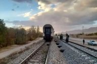 تلفات سنگین گوسفندان در حادثه برخورد قطار مسافربری تهران-تبریز در میانه


